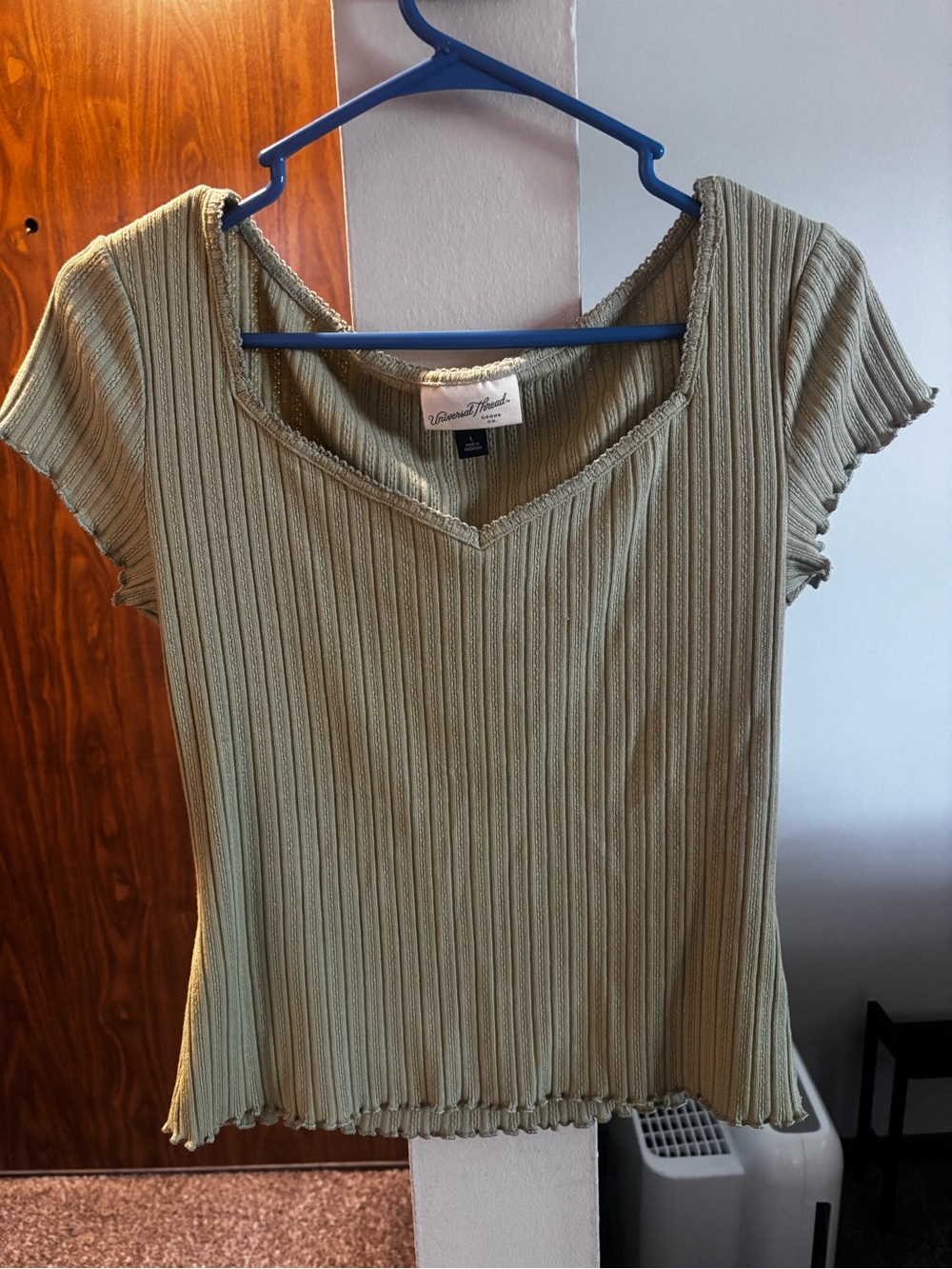 Universal Thread Olive Ribbed V-Neck Short Sleeve Top